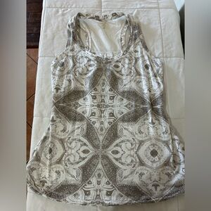 CALIA by Carrie Underwood Gray and Cream Patterned Tank Top